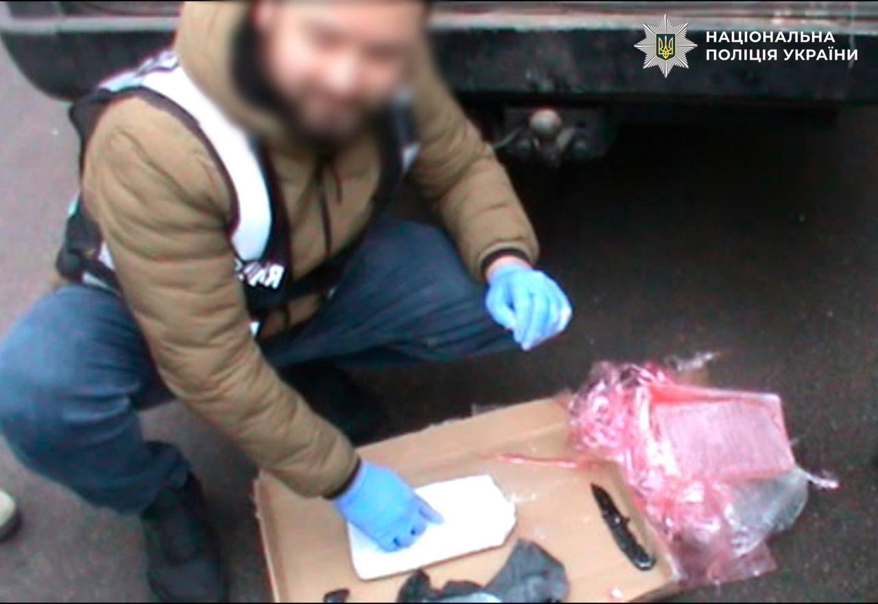 В Киеве у иностранца изъяли кокаин на 35 млн грн. Подробности, фото и видео