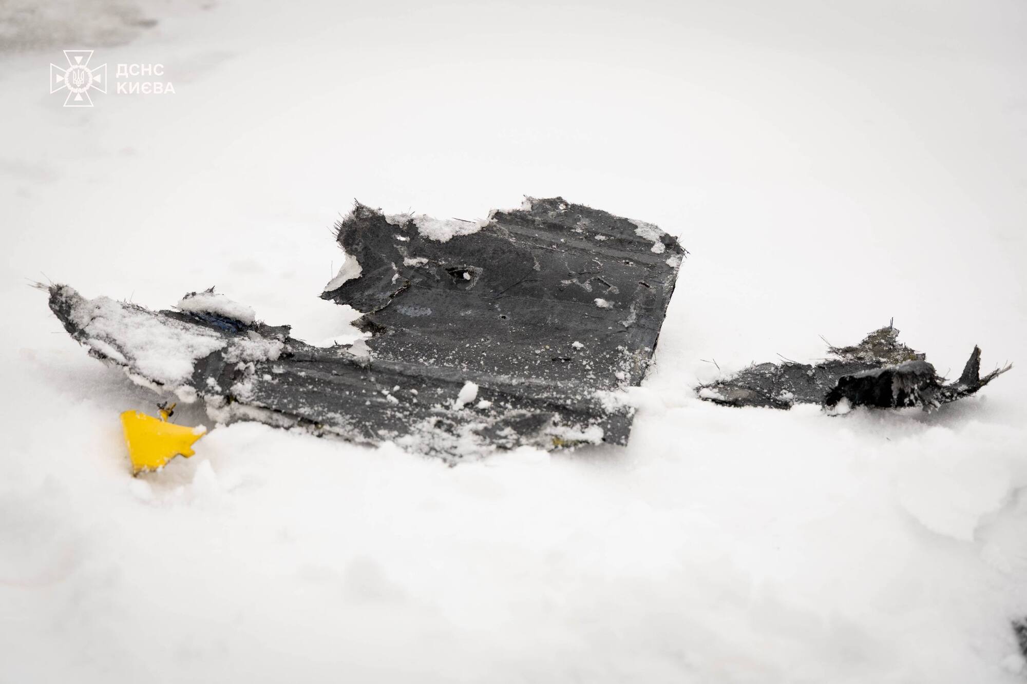 Рятувальники Києва вилучили з акваторії Дніпра залишки російського дрона. Фото та відео