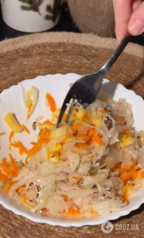 Как приготовить вкусный салат из квашеной капусты: на каждый день и для праздничного стола