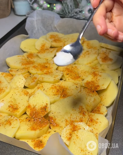 Вкусный картофель под сыром в духовке: как приготовить сытное блюдо на ужин