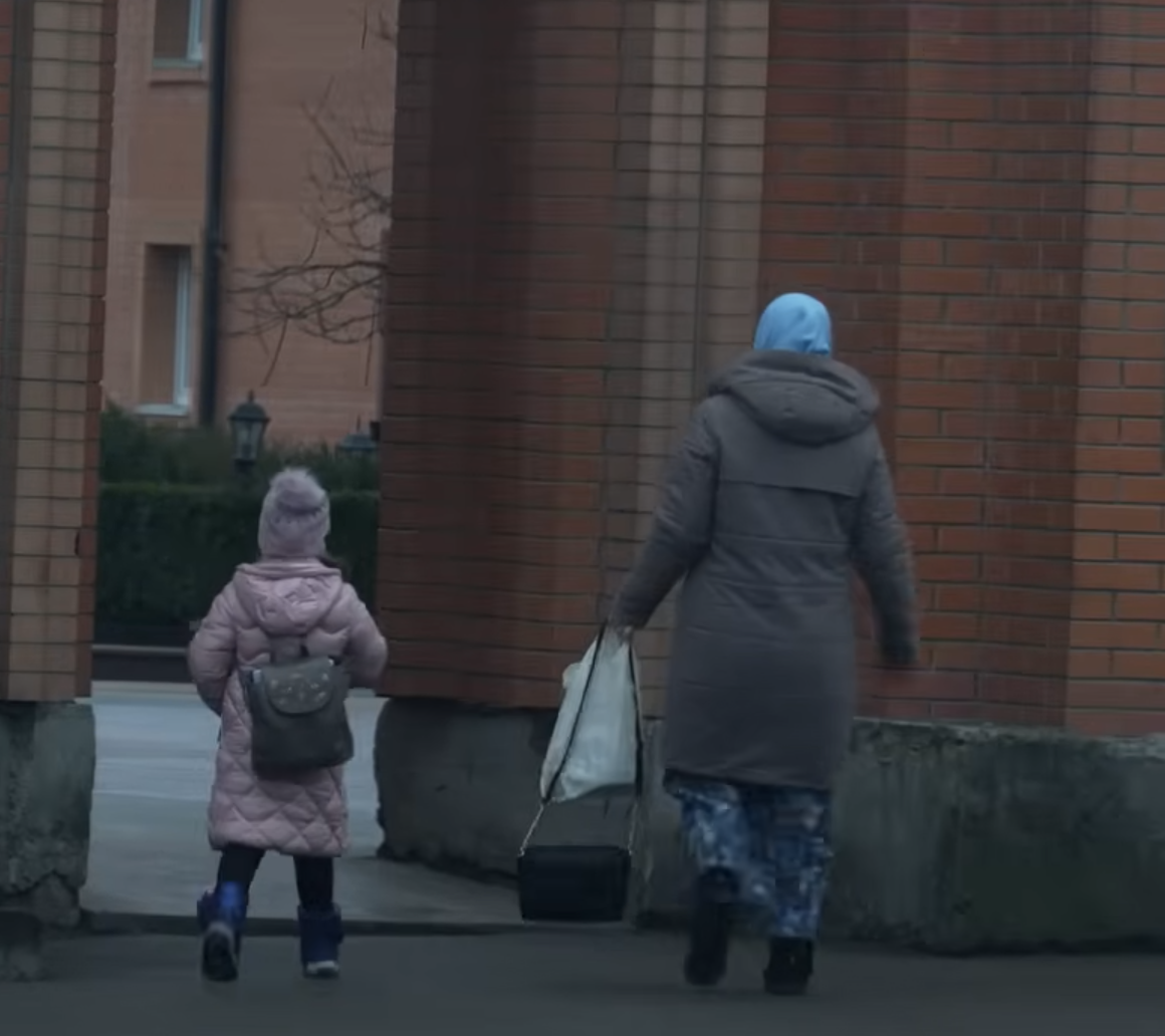 Діти вчать російську та співають гімн РФ: освітній експерт пояснив, як "підпільні школи" в Україні отримали законне право на існування