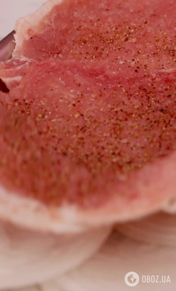 Сочные отбивные по-гавайски с ананасами и сыром: блюдо на вкус как мясо по-французски