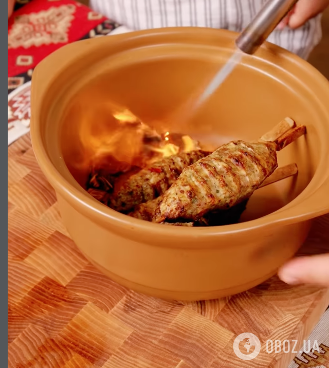 В сто раз вкуснее, чем котлеты: сочный люля-кебаб из двух видов фарша по рецепту Алика Мкртчяна