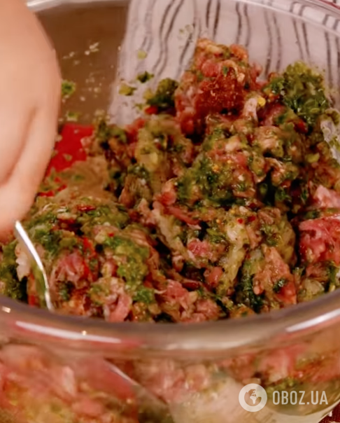 В сто раз вкуснее, чем котлеты: сочный люля-кебаб из двух видов фарша по рецепту Алика Мкртчяна