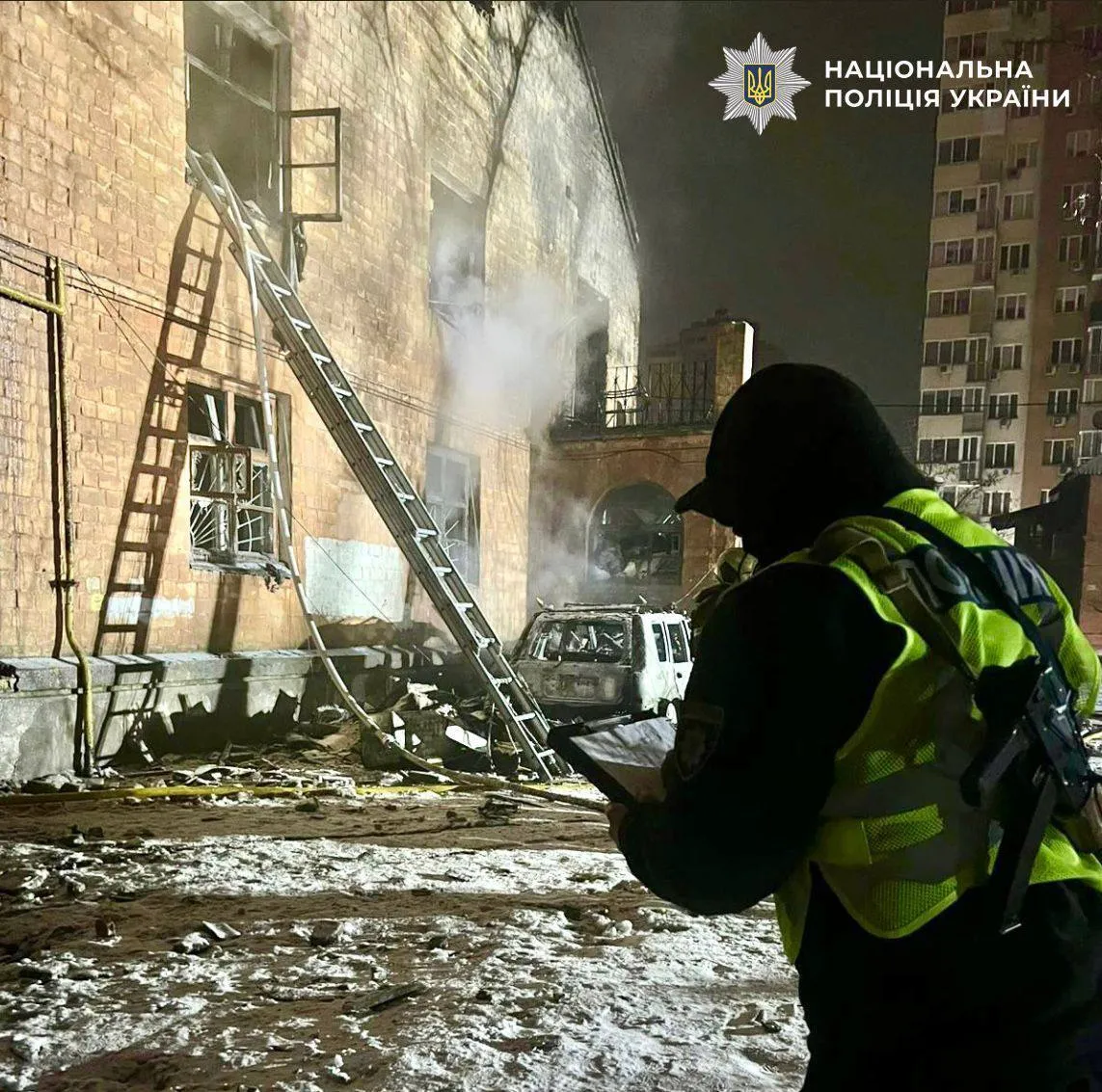 Россия массированно атаковала Киев, есть разрушения: четыре человека погибли, 25 пострадали. Фото и видео