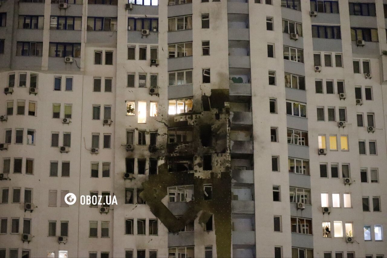 Після повторного прильоту загинув медик: з'явились кадри пошкодженої ударом РФ багатоповерхівки в Дарницькому районі Києва