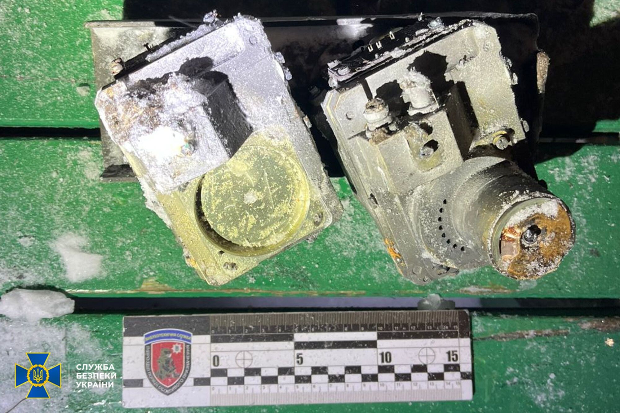 "Имеют статус вещественных доказательств": СБУ показала обломки "Орешника", которым РФ ударила по Львовщине. Фото