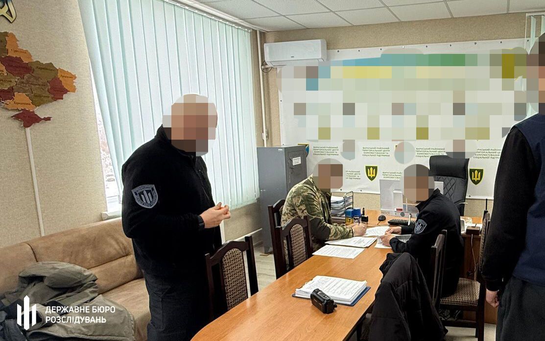 Наживался на отсрочках и снятии с розыска: чиновник Ривненского ТЦК придумал "схему" и поплатился. Фото