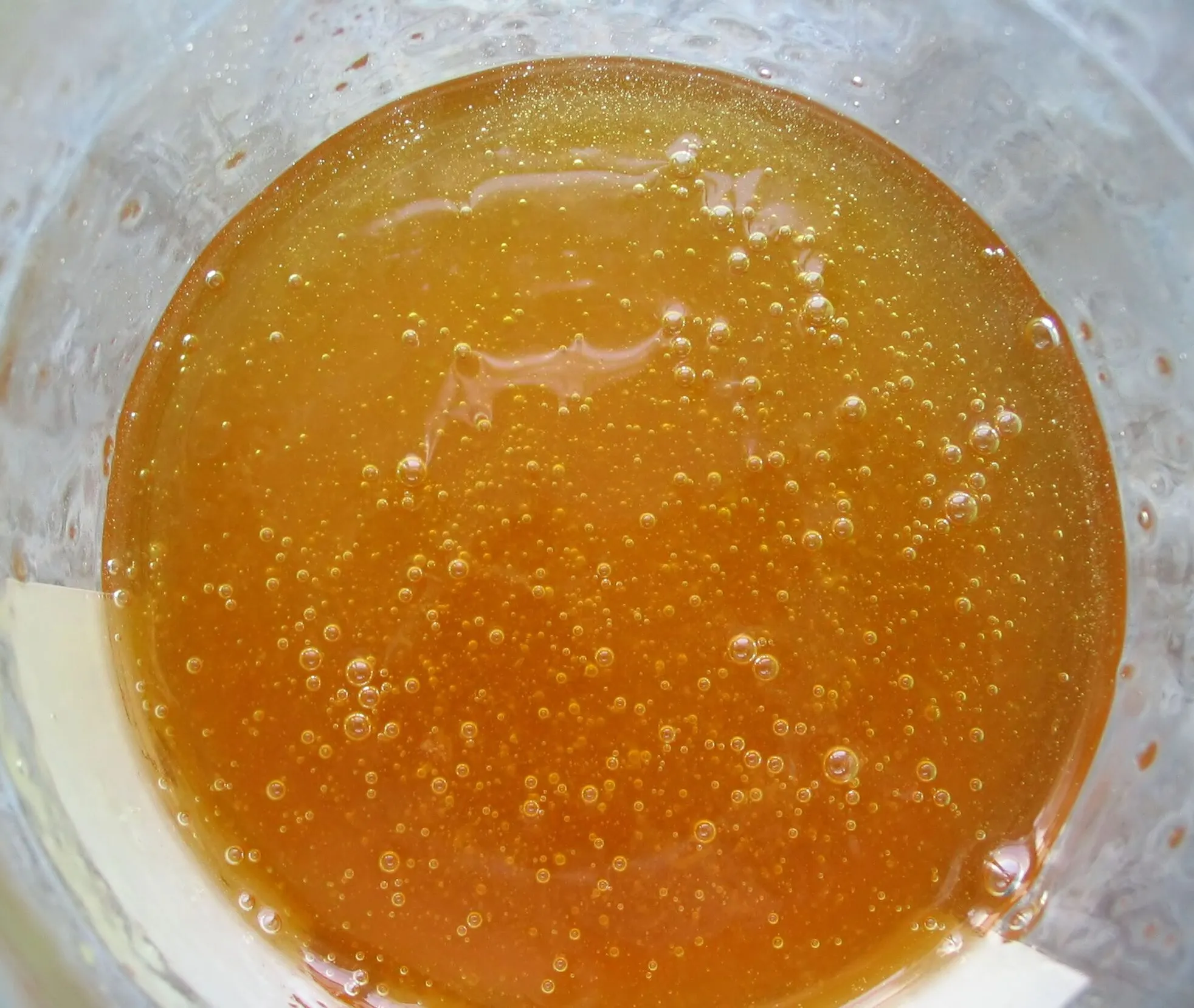 На меді білий наліт: через що утворюються і чи можна їсти такий продукт