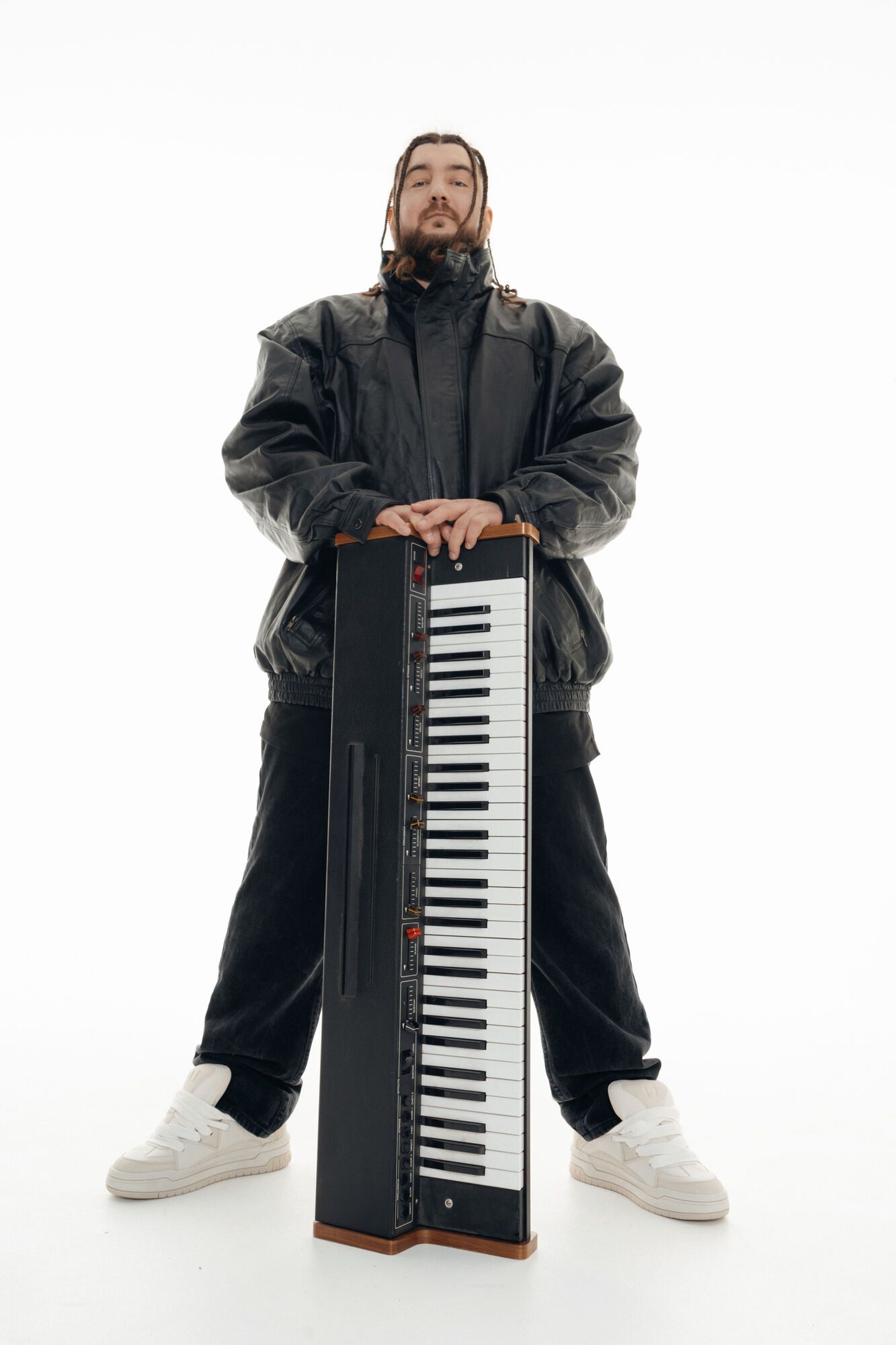 Звідки береться сила: PROBASS ∆ HARDI випустили нову пісню "Коріння"