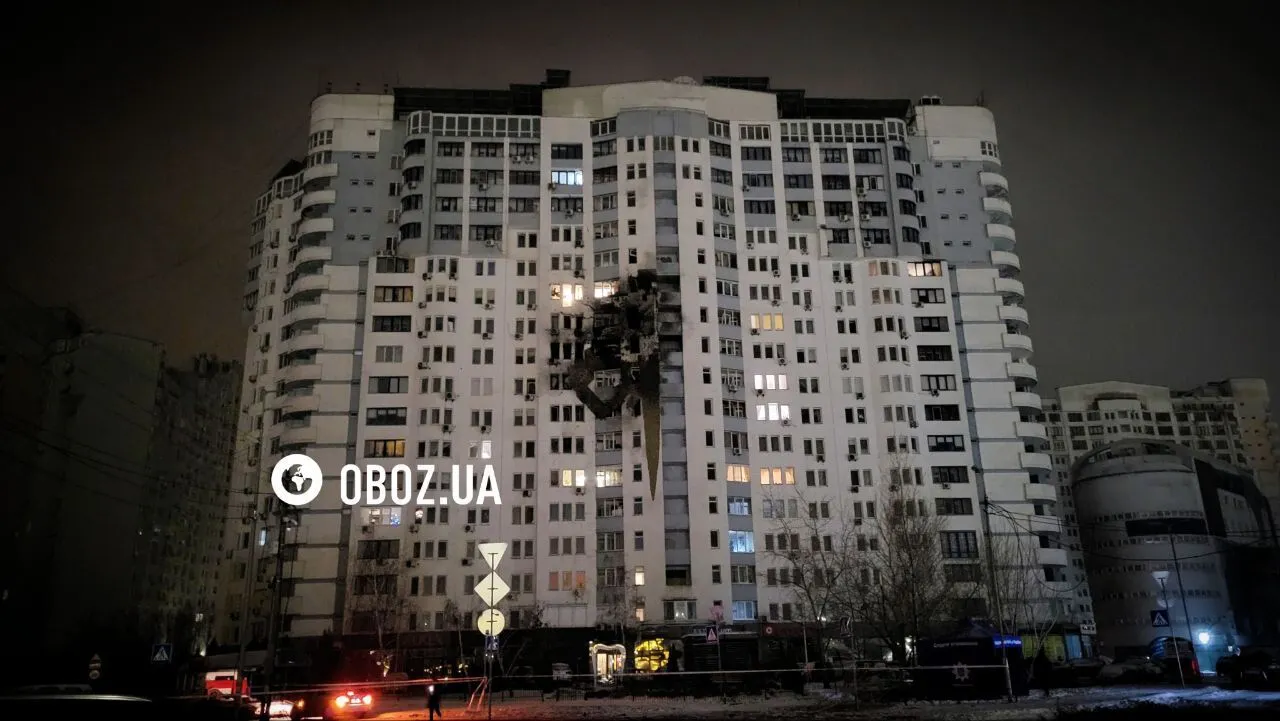 "Тримайтеся": на кадри потрапили перші хвилини порятунку поранених після удару РФ по Києву. Відео