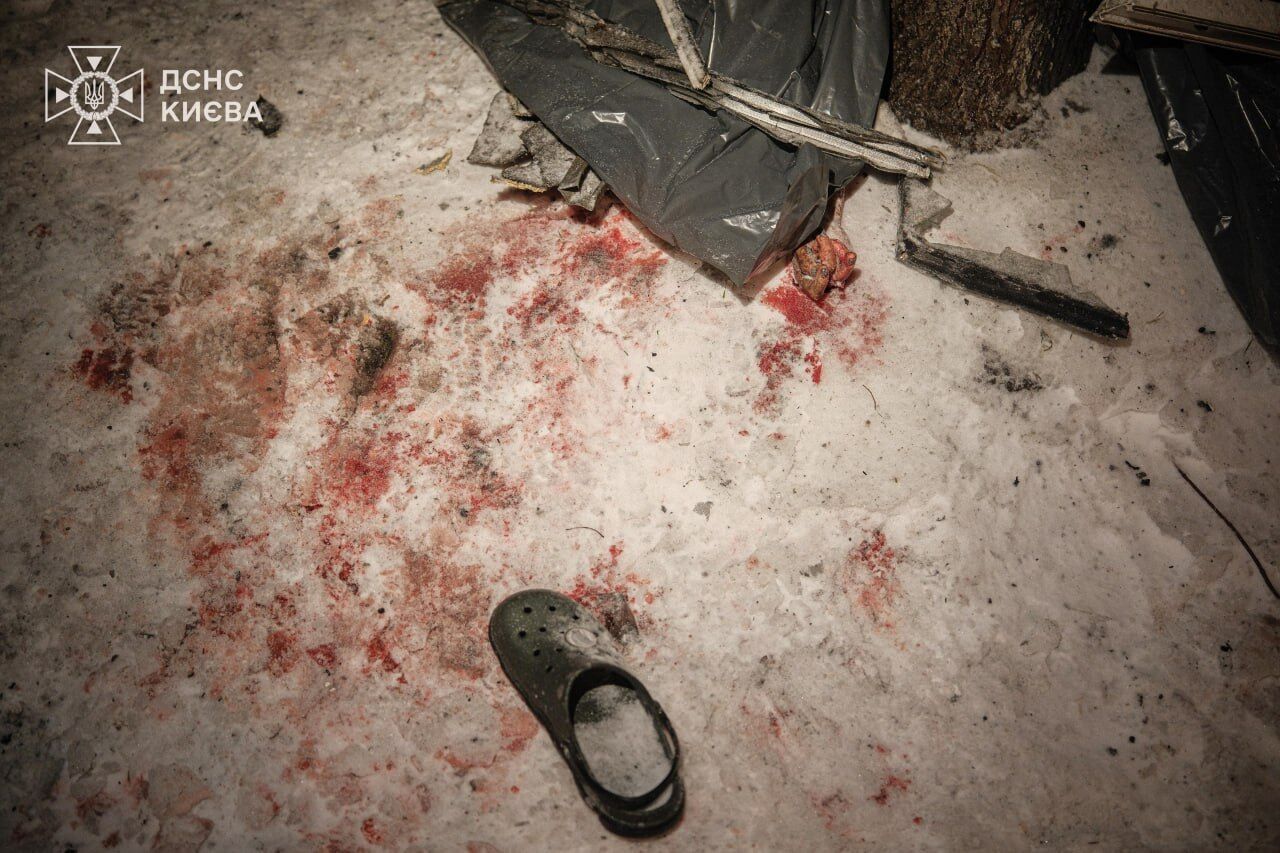 Россия массированно атаковала Киев, есть разрушения: четыре человека погибли, 25 пострадали. Фото и видео