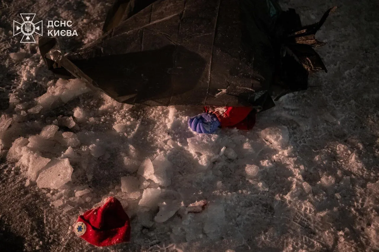 Россия массированно атаковала Киев, есть разрушения: четыре человека погибли, 25 пострадали. Фото и видео