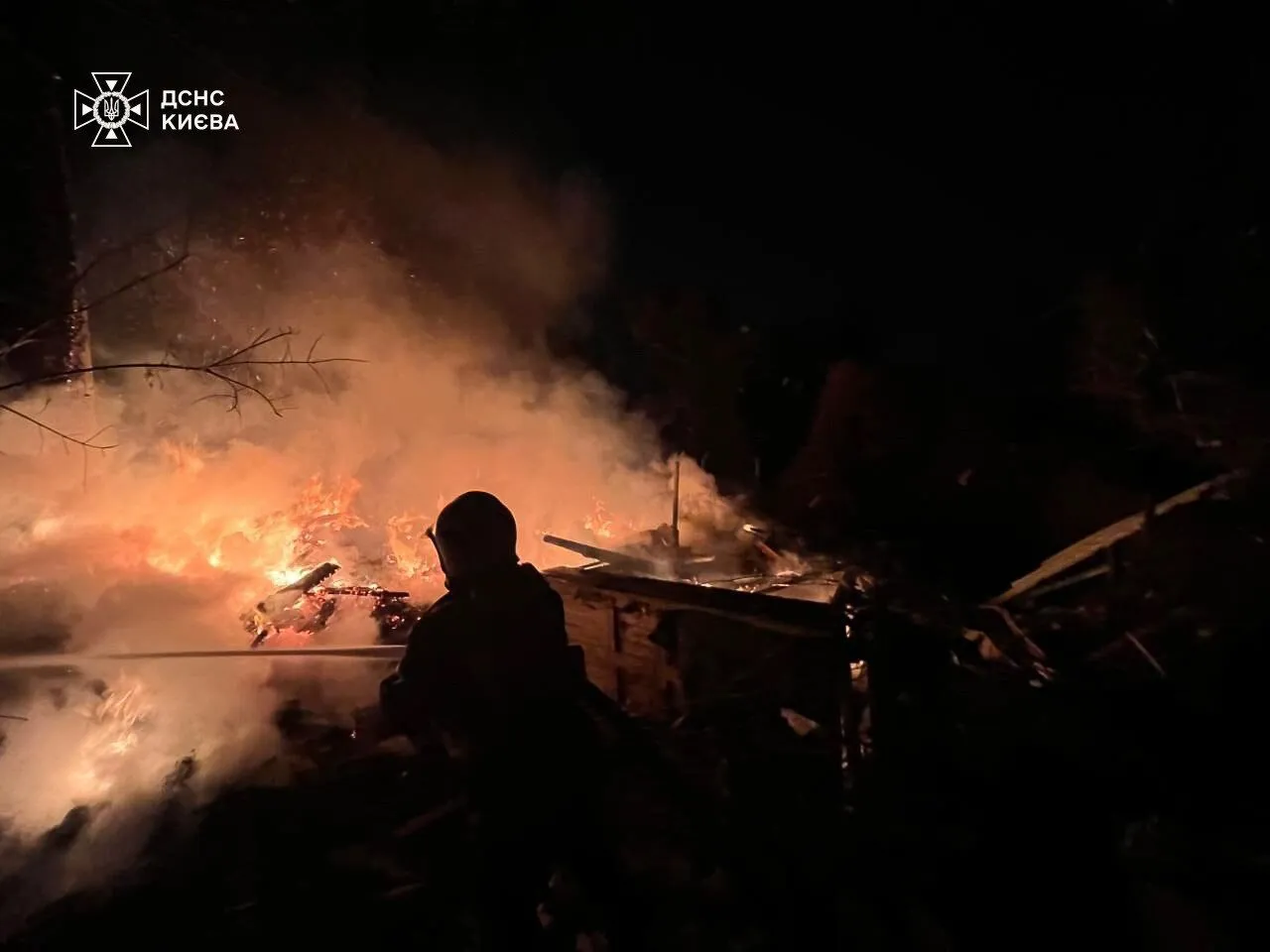 Россия массированно атаковала Киев, есть разрушения: четыре человека погибли, 25 пострадали. Фото и видео