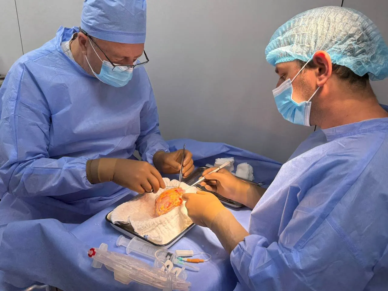 "Коли нирка починає працювати на операційному столі – цей момент не забуваєш ніколи" – Владислав Закордонець, трансплантолог  МЦК