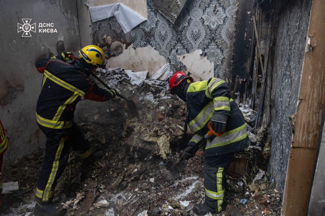 Россия массированно атаковала Киев, есть разрушения: четыре человека погибли, 25 пострадали. Фото и видео