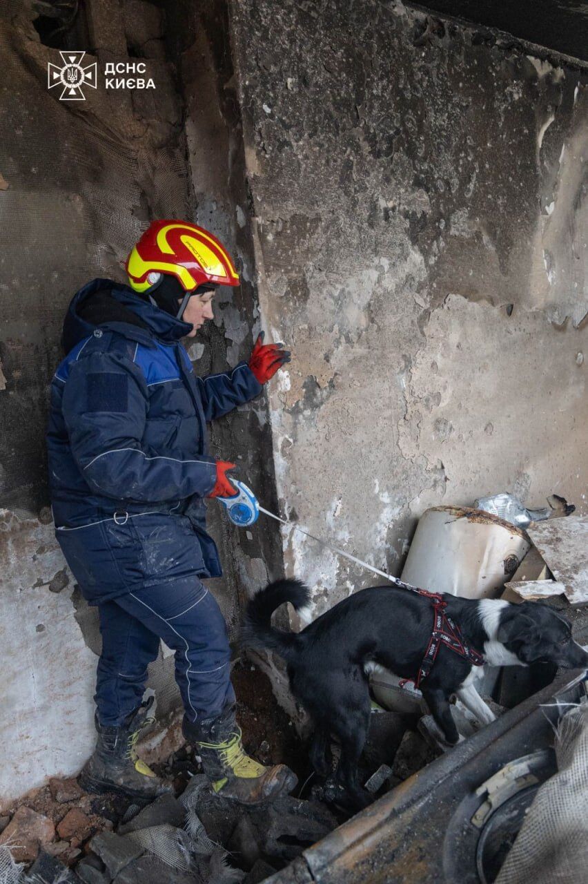 Россия массированно атаковала Киев, есть разрушения: четыре человека погибли, 25 пострадали. Фото и видео