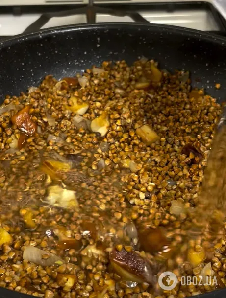 Як смачно приготувати гречку на обід: знадобиться фарш