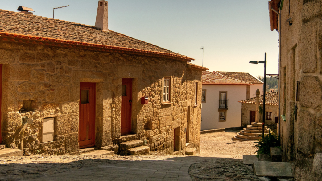 Основанное 8 веков назад: село в Португалии прозвали "тайным королевством"