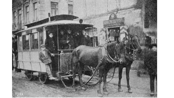 У Львові раніше їздив кінний трамвай: у мережі показали історичне фото