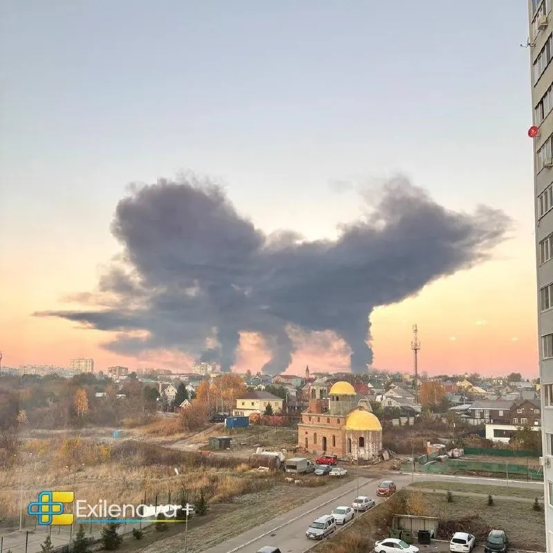 У російському Новокуйбишевську атаковано НПЗ: після серії вибухів сталася пожежа. Фото і відео У російському Новокуйбишевську атаковано НПЗ: після серії вибухів сталася пожежа. Фото і відео