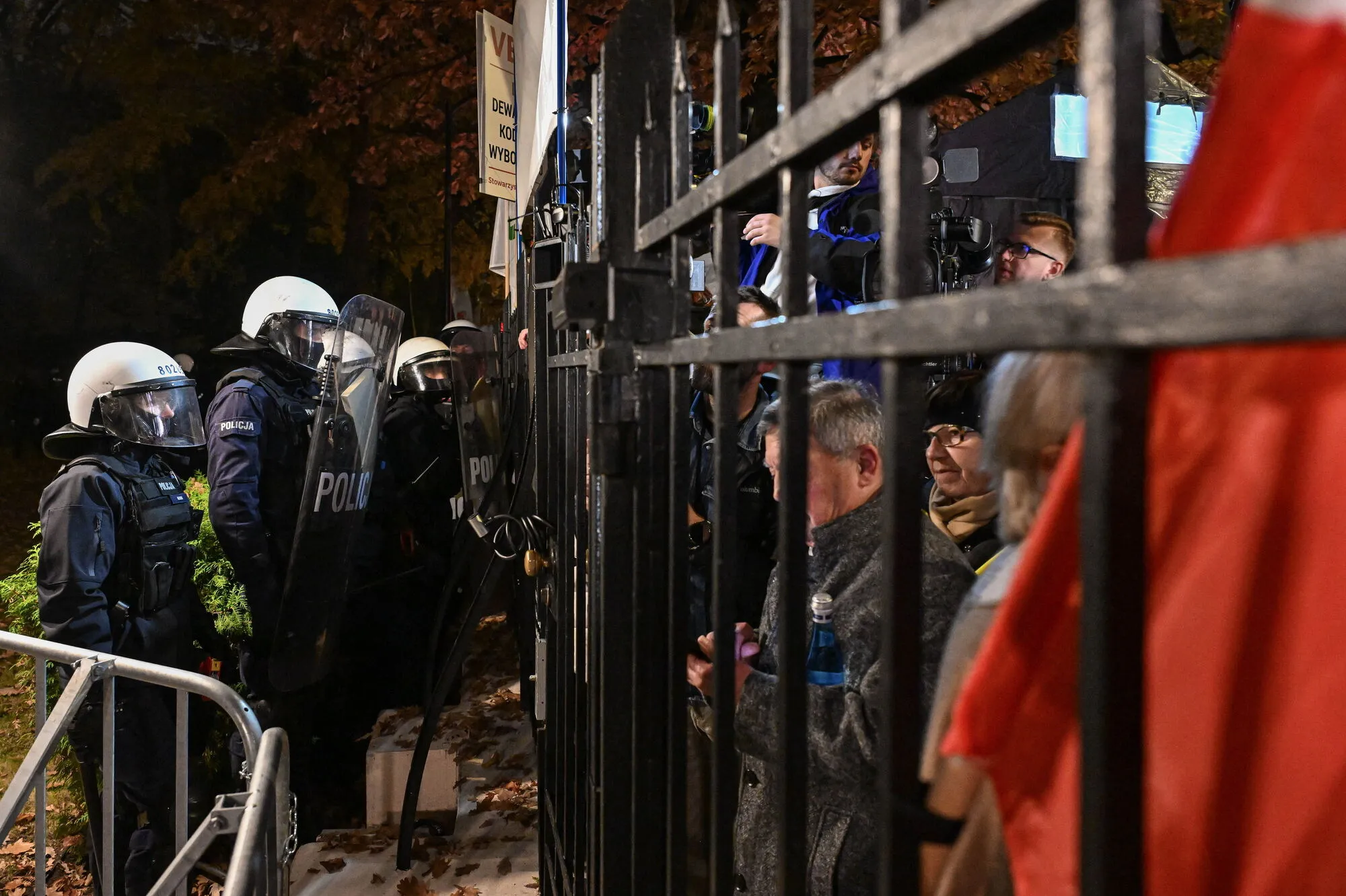 У Польщі масові протести: опозиція заявила про переворот, Навроцький терміново повернувся з-за кордону. Фото і відео