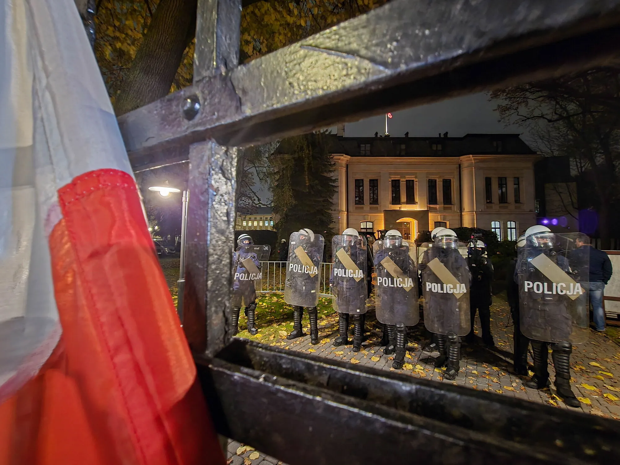 У Польщі масові протести: опозиція заявила про переворот, Навроцький терміново повернувся з-за кордону. Фото і відео