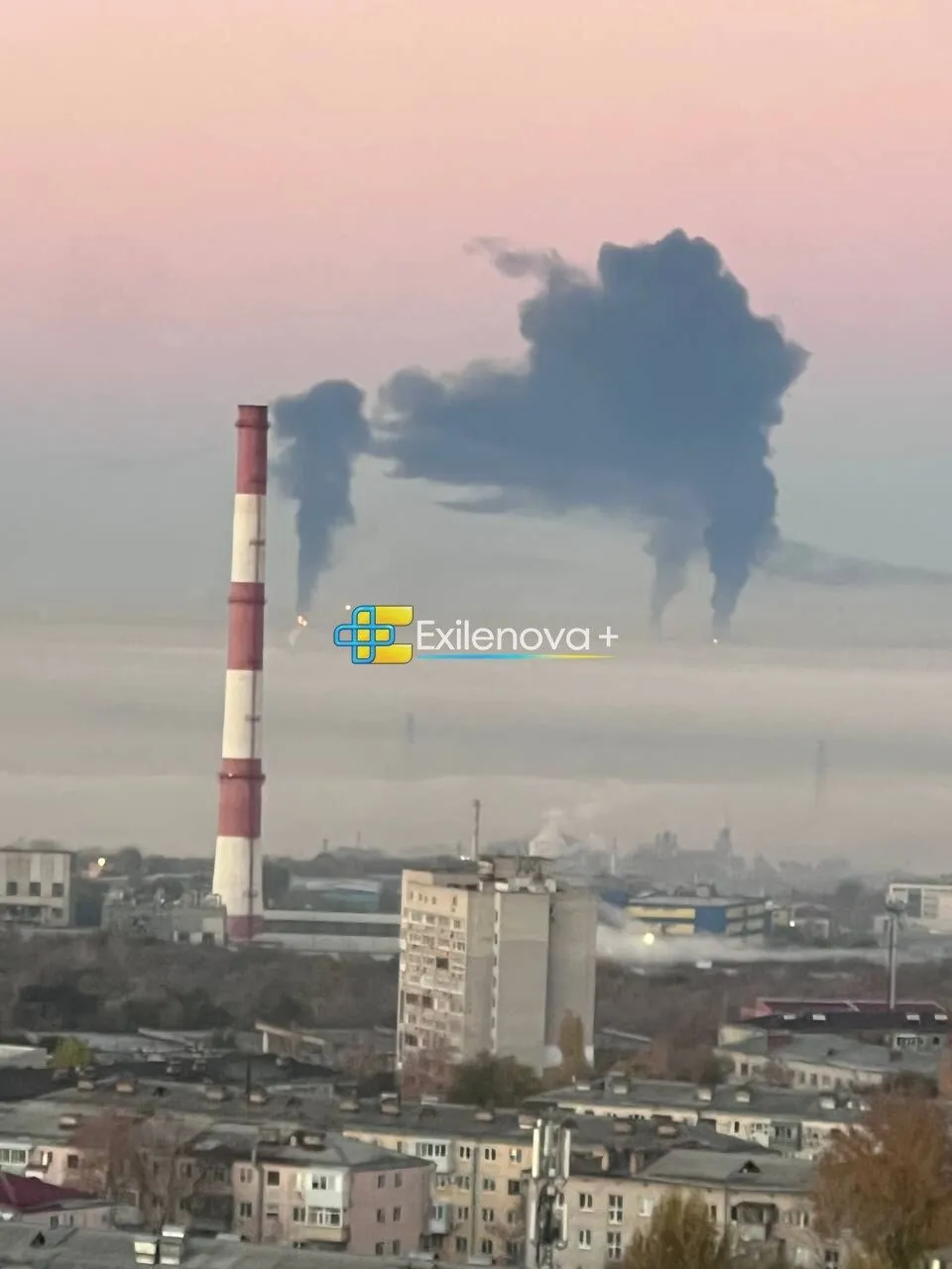 У російському Новокуйбишевську атаковано НПЗ: після серії вибухів сталася пожежа. Фото і відео У російському Новокуйбишевську атаковано НПЗ: після серії вибухів сталася пожежа. Фото і відео