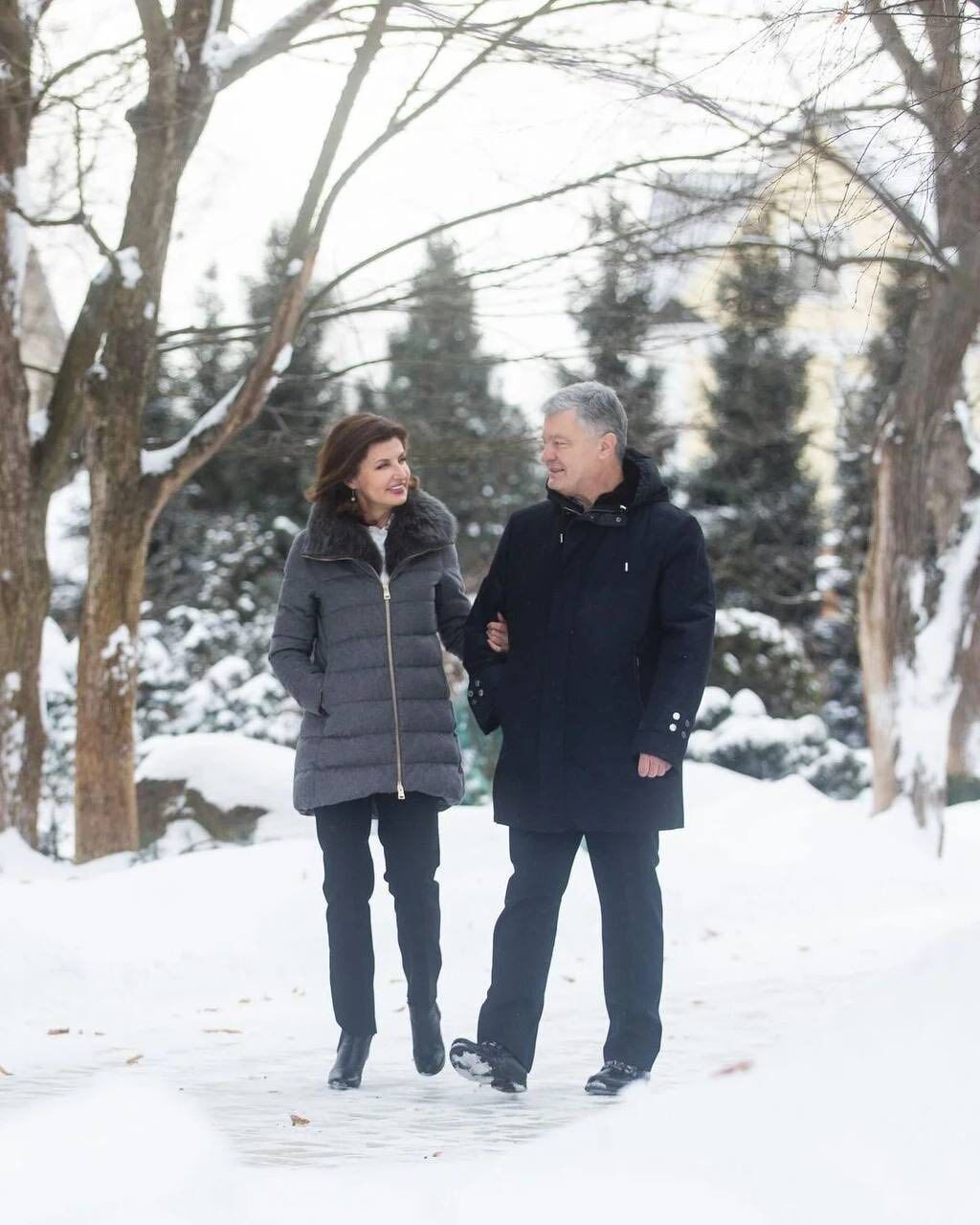 "Мое тепло в самую холодную ночь": Петр Порошенко с любовью обратился к жене в ее день рождения и показал совместные фото