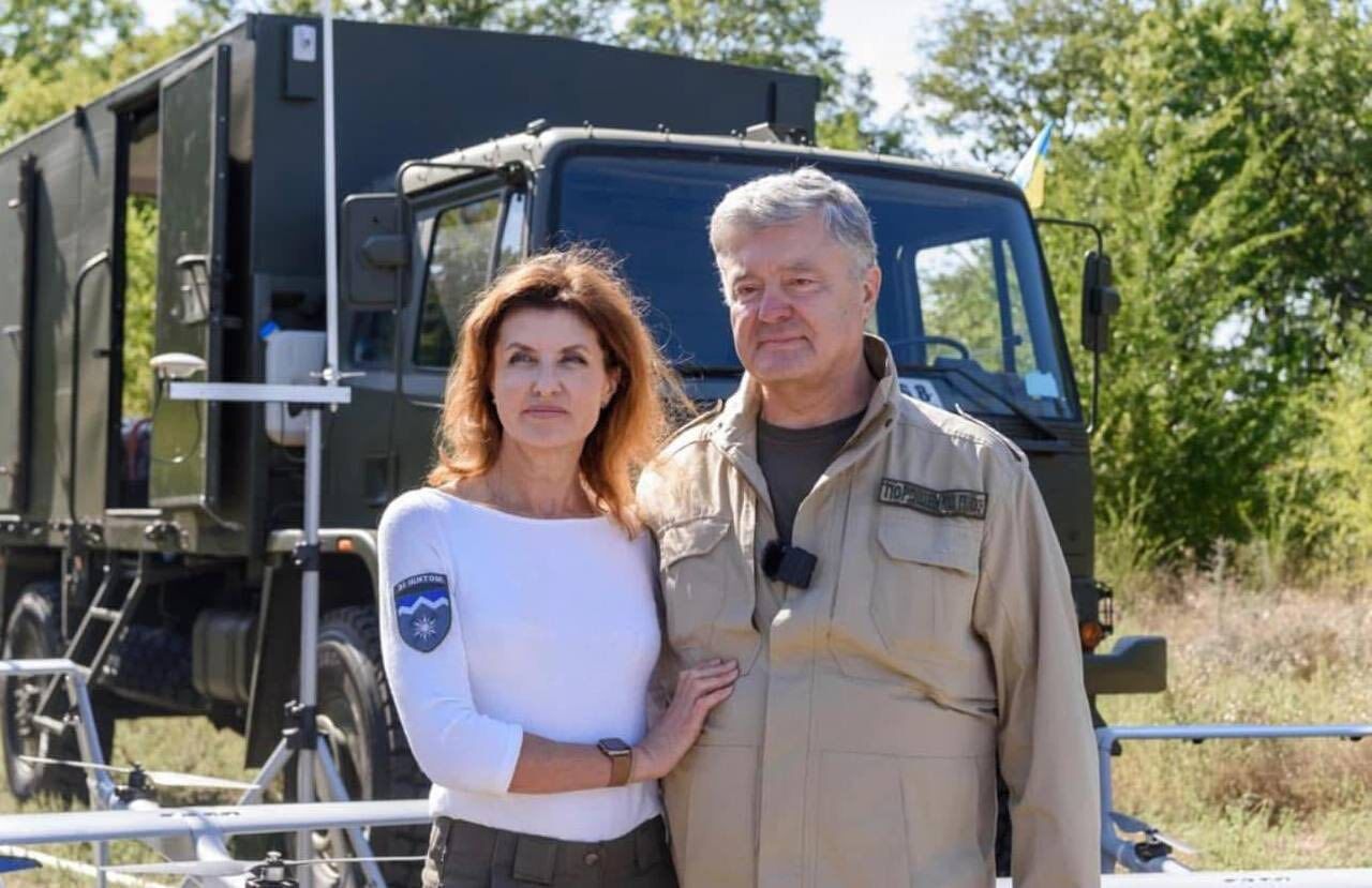 "Мое тепло в самую холодную ночь": Петр Порошенко с любовью обратился к жене в ее день рождения и показал совместные фото