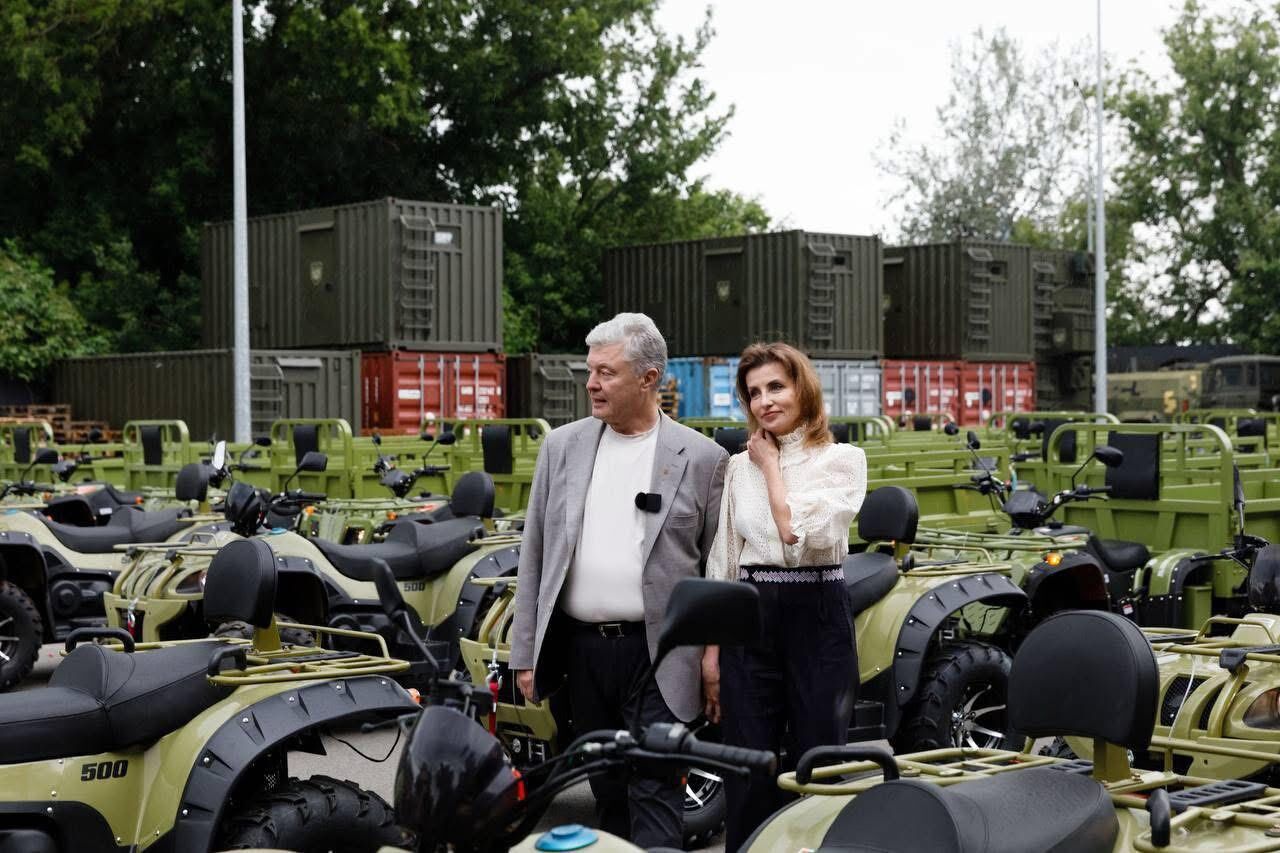 "Мое тепло в самую холодную ночь": Петр Порошенко с любовью обратился к жене в ее день рождения и показал совместные фото