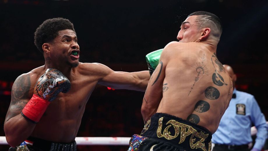 Найкращий боксер планети виграв бій з історичним світовим рекордом. Відео