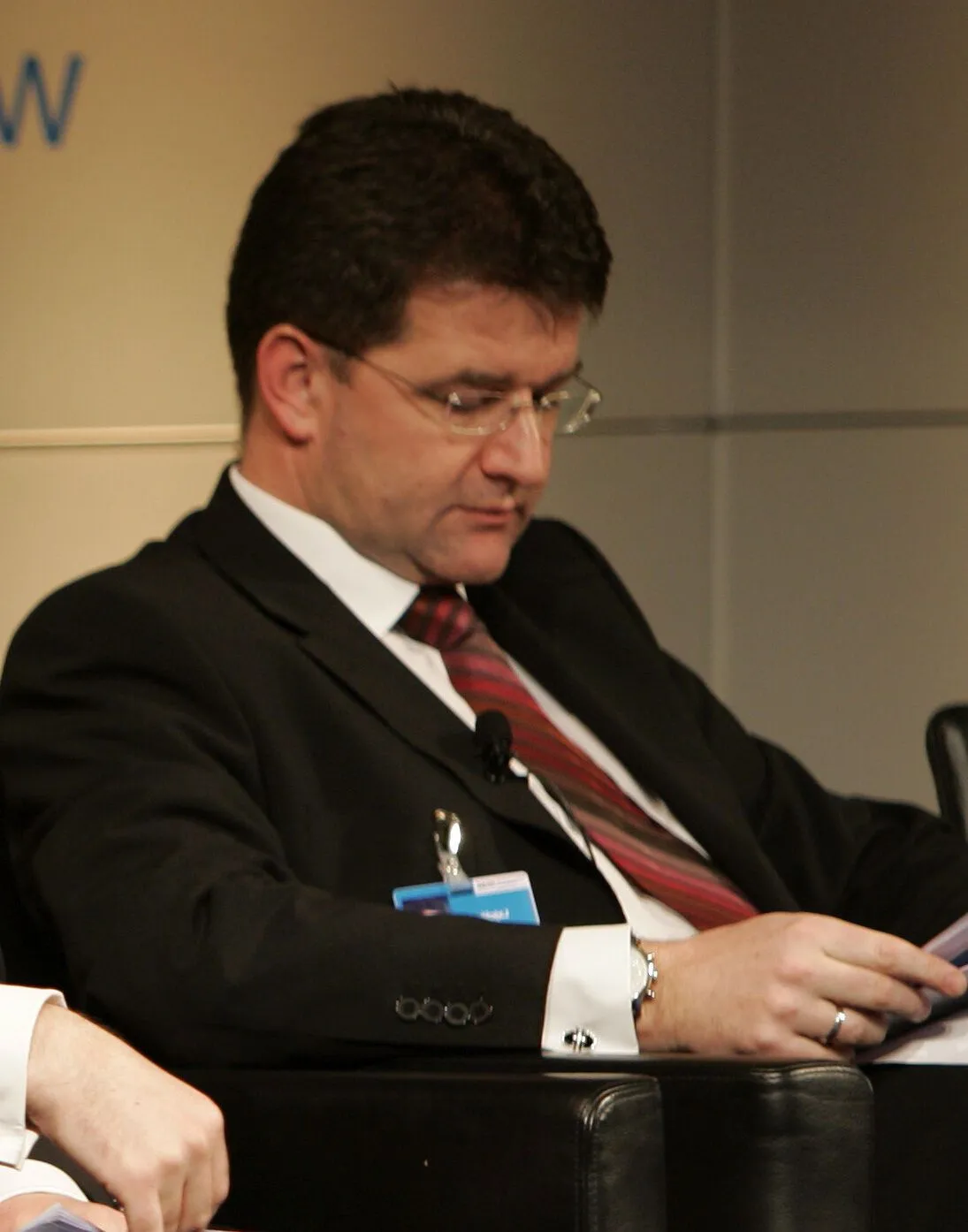 "Девушки в Киеве все такие же красивые": советник Фицо по нацбезопасности ушел в отставку из-за связи с Эпштейном