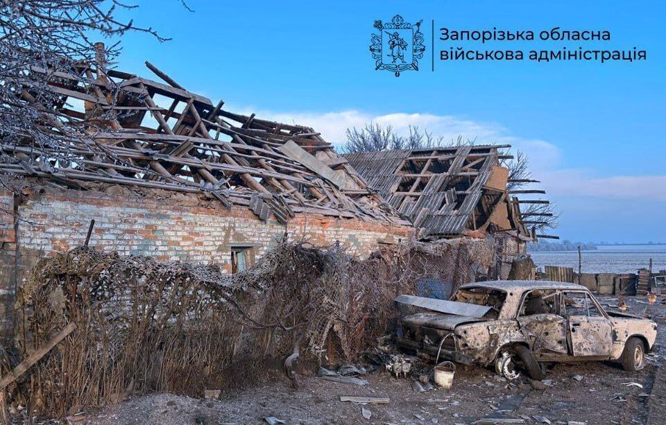 Окупанти атакували Запоріжжя авіабомбами: є поранений. Фото