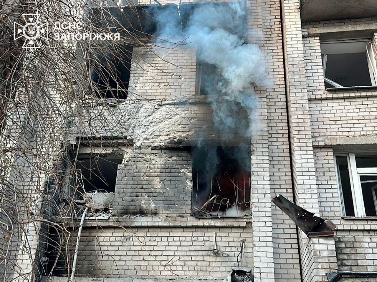 Армия России атаковала роддом в Запорожье: двое пострадавших. Фото, видео