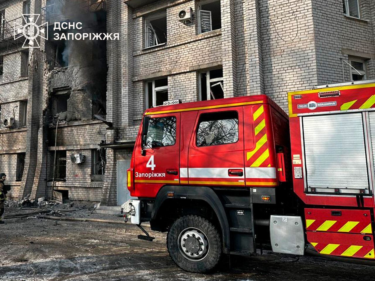 Армия России атаковала роддом в Запорожье: двое пострадавших. Фото, видео