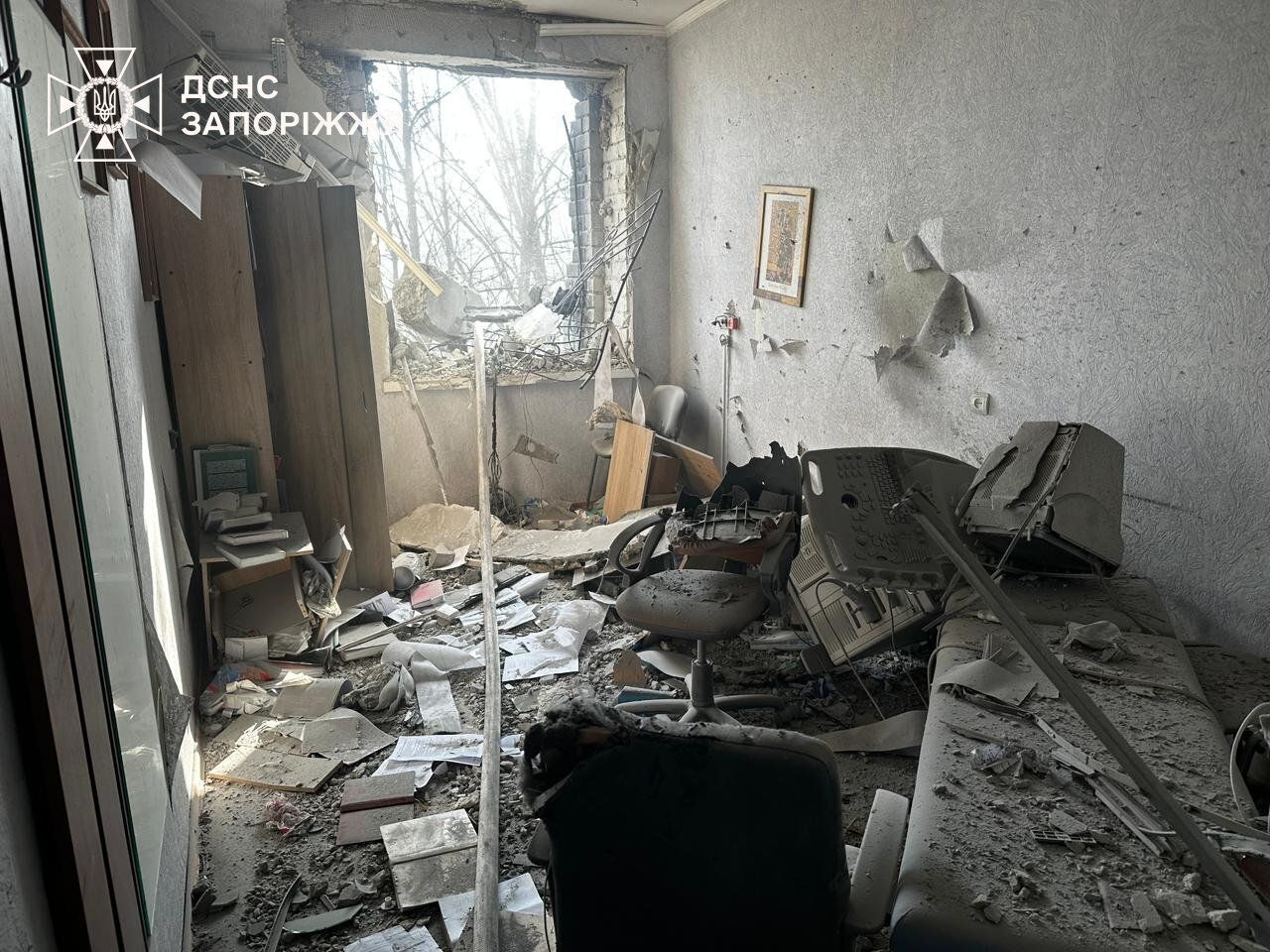 Армия России атаковала роддом в Запорожье: двое пострадавших. Фото, видео