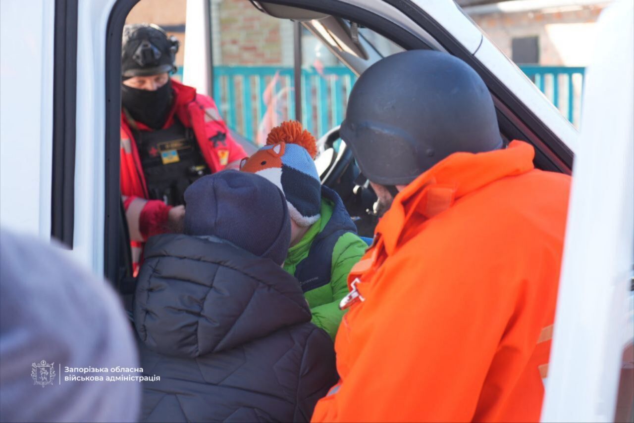 Армия России атаковала роддом в Запорожье: двое пострадавших. Фото, видео