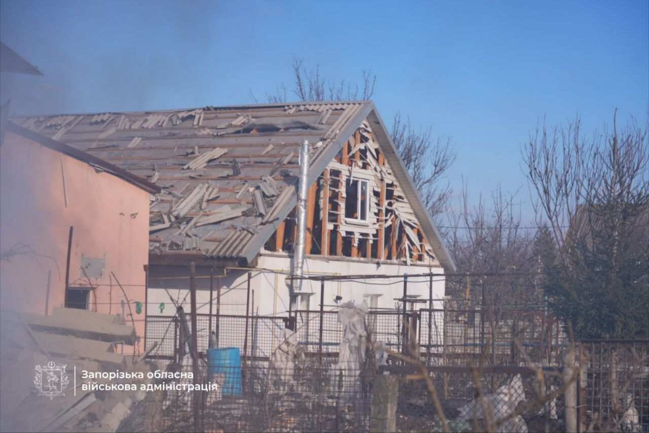 Армия России атаковала роддом в Запорожье: двое пострадавших. Фото, видео