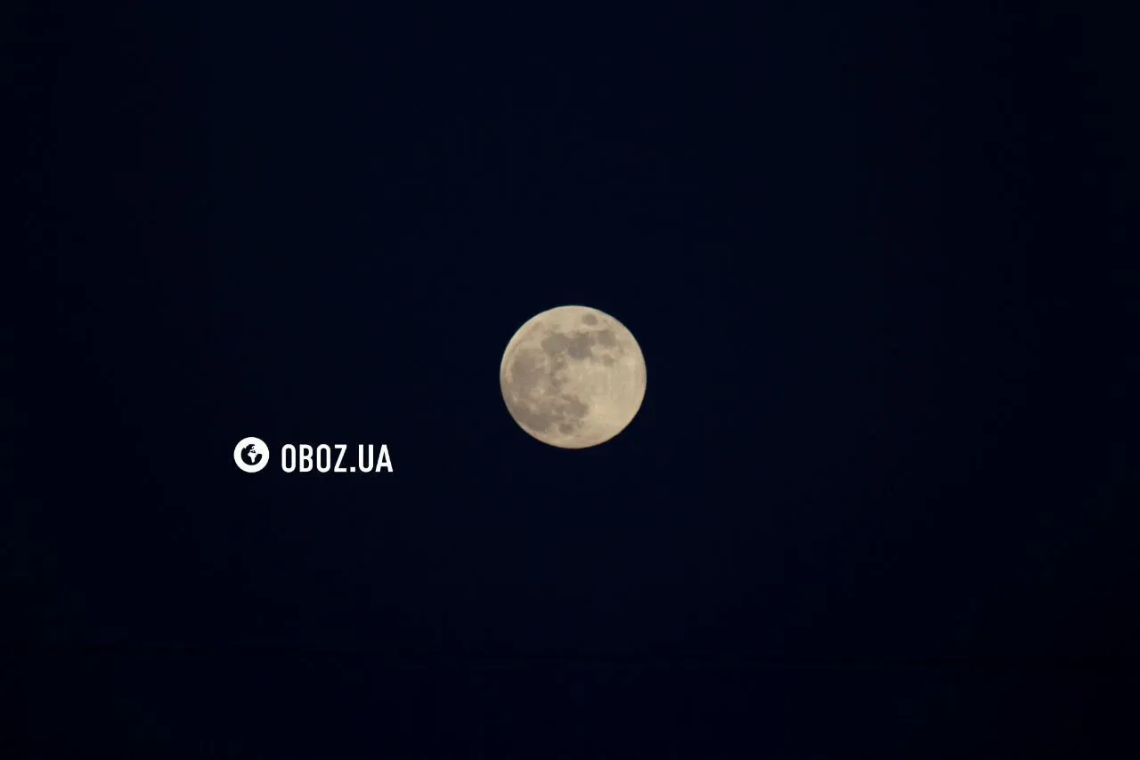 В феврале в небе появилась Снежная Луна: чем особенное это полнолуние. Фото