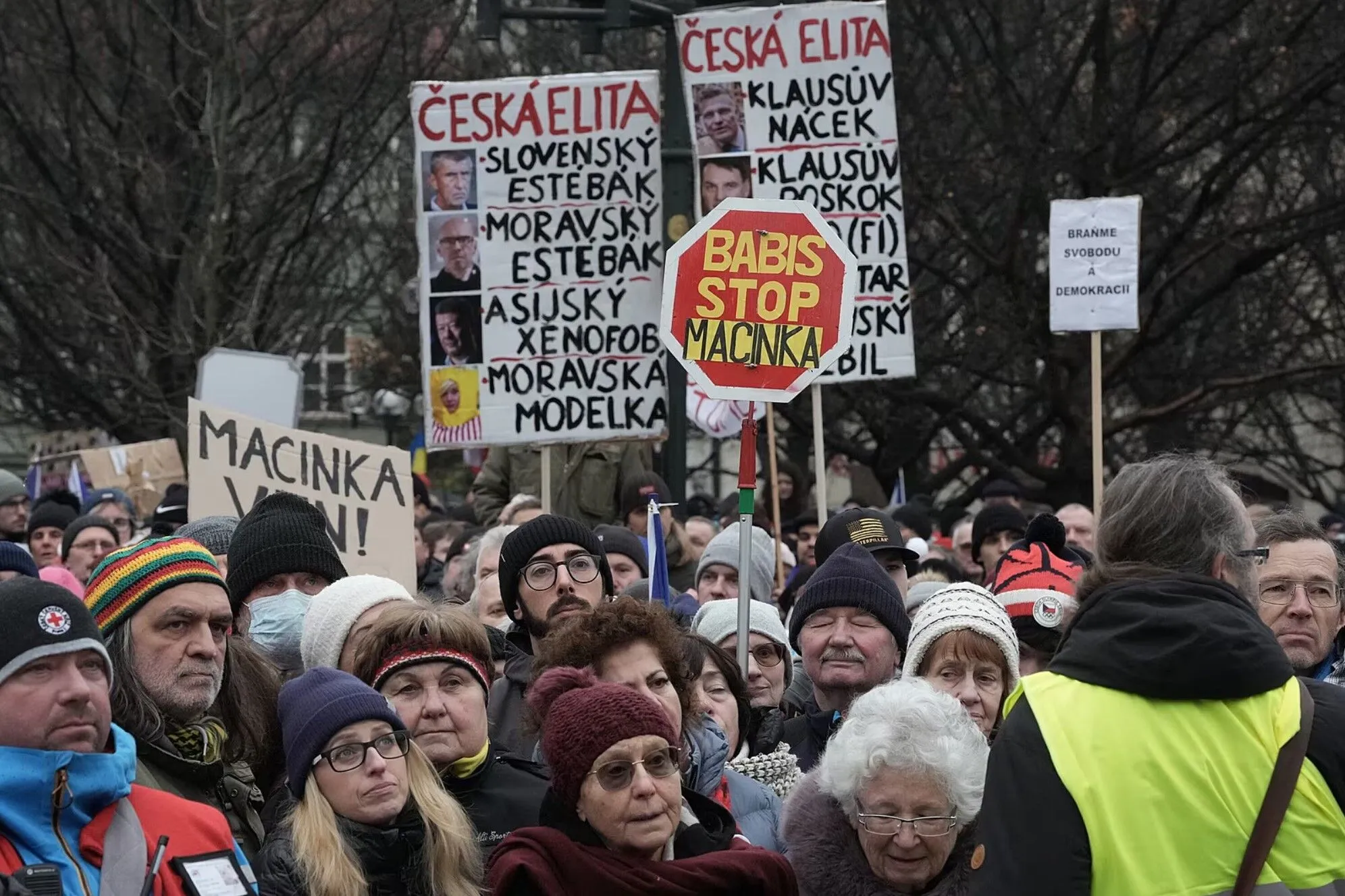 "Нас ждет война": в Праге состоялся многотысячный митинг в поддержку президента. Фото, видео