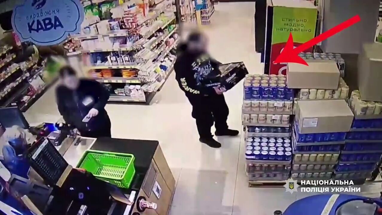 В Киеве рецидивист ограбил супермаркет, потому что сильно хотел выпить. Подробности и видео преступления