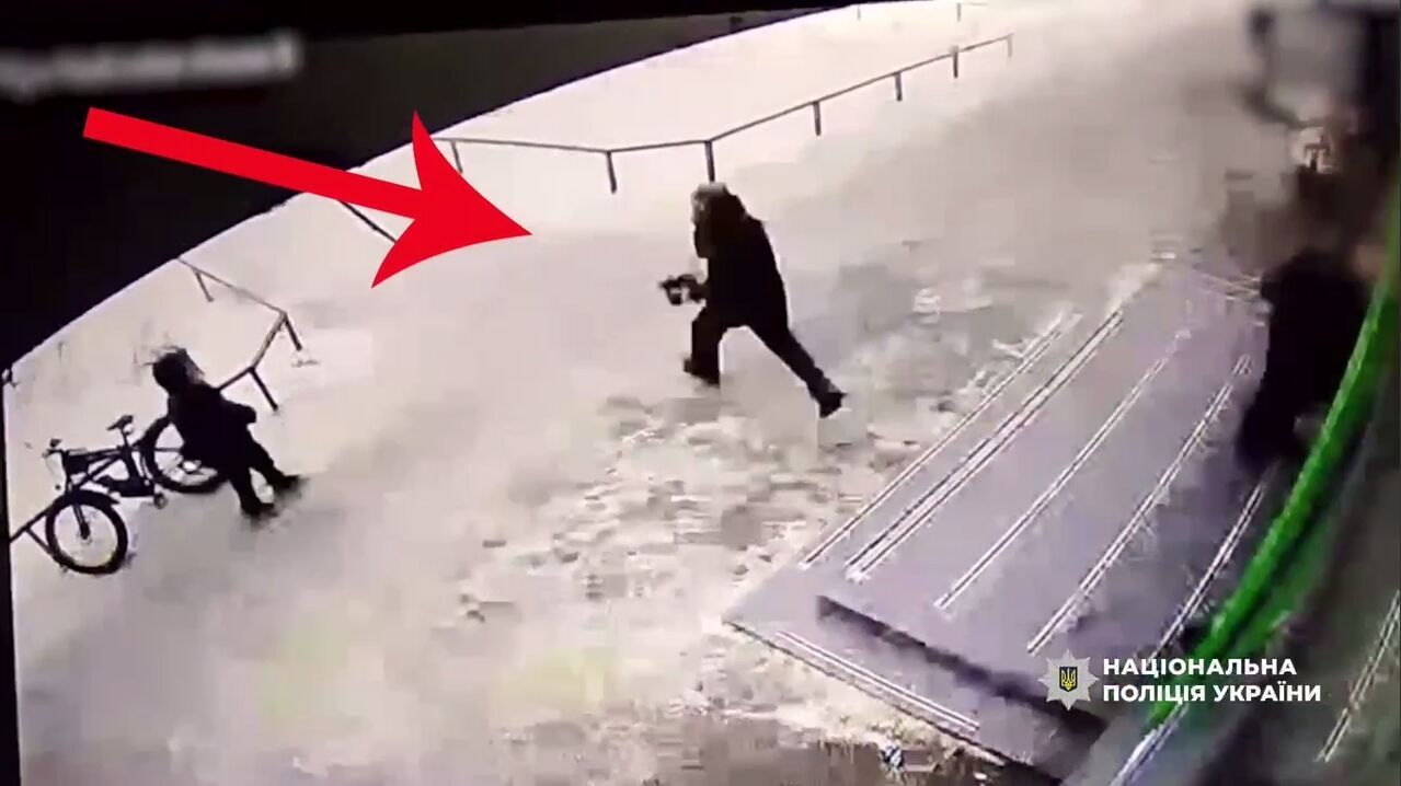 В Киеве рецидивист ограбил супермаркет, потому что сильно хотел выпить. Подробности и видео преступления