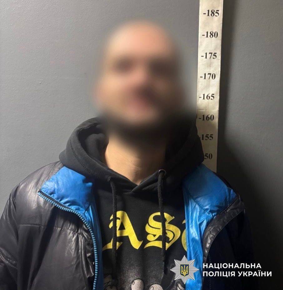 В Киеве рецидивист ограбил супермаркет, потому что сильно хотел выпить. Подробности и видео преступления