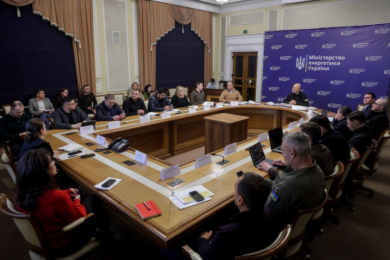 "Вторник и среда пройдут в сложных графиках": Шмыгаль поручил провести проверку справедливого распределения электроэнергии