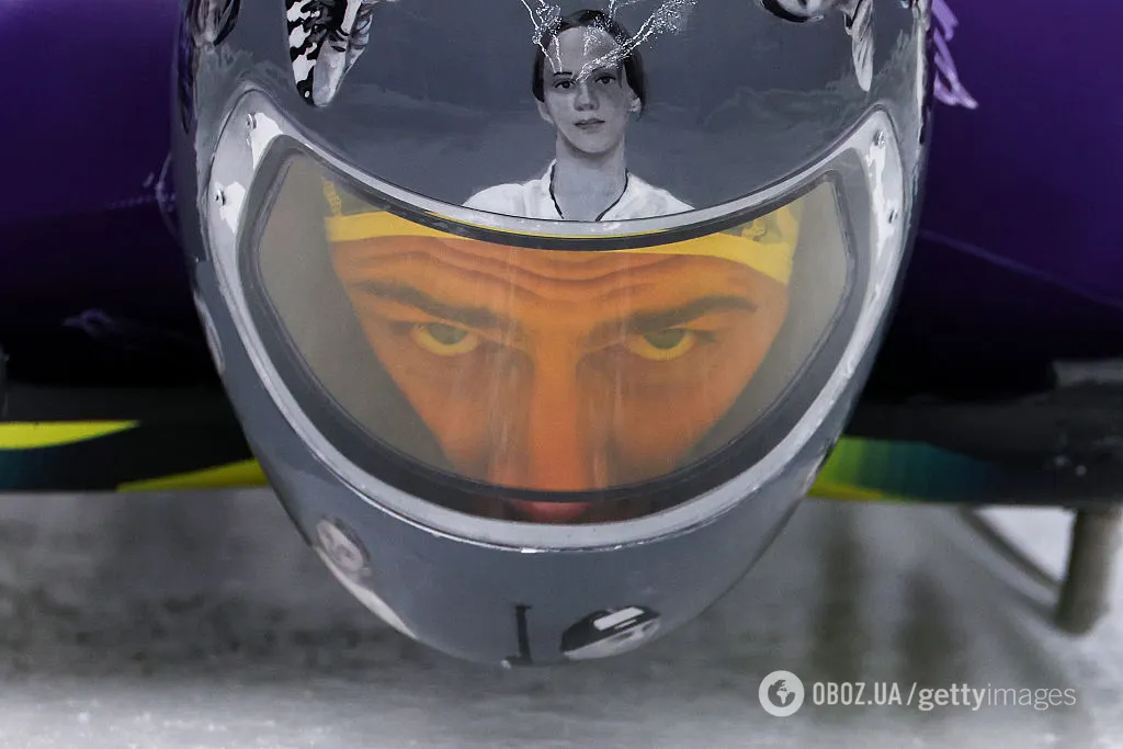 Лидер сборной Украины наплевал на запрет МОК и вышел на арену ОИ-2026 в "шлеме памяти". Фотофакт