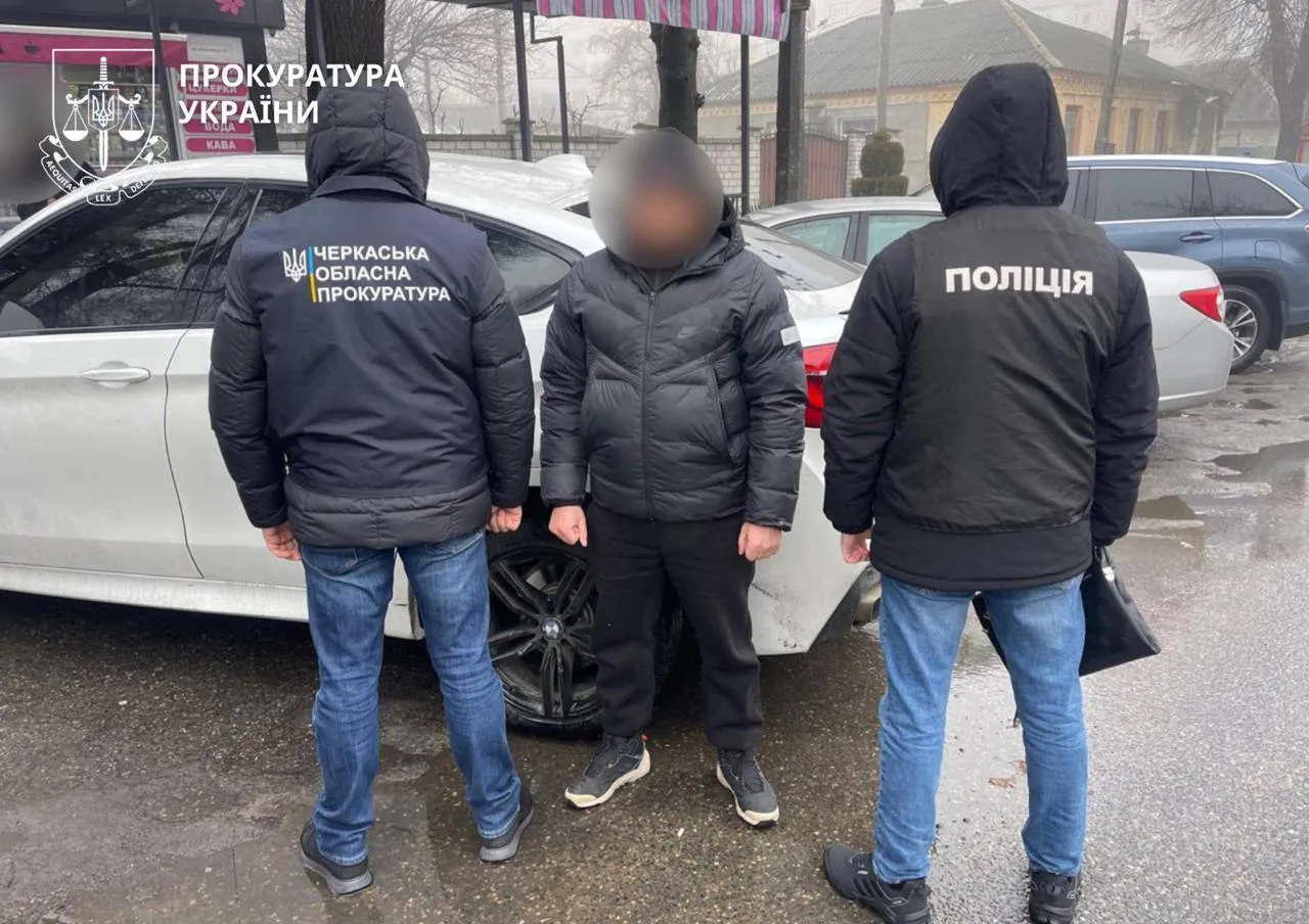 Намагався за хабар закрити кримінальне провадження: На Черкащині викрили заступника міського голови