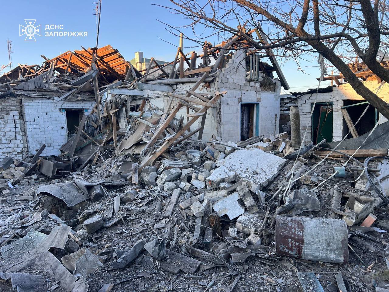 Окупанти вдарили по Вільнянську на Запоріжжі: поранені четверо людей, серед них маленька дитина. Фото