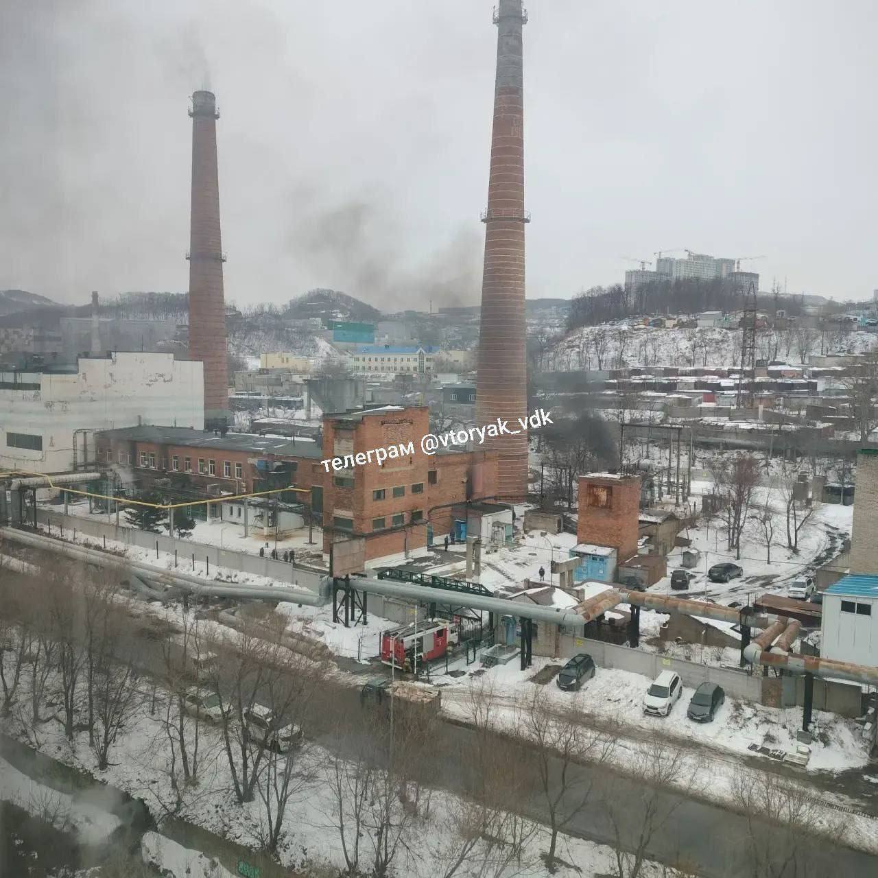Спершу був вибух: у Владивостоці сталася пожежа на ТЕЦ, населення лишилось без світла. Відео