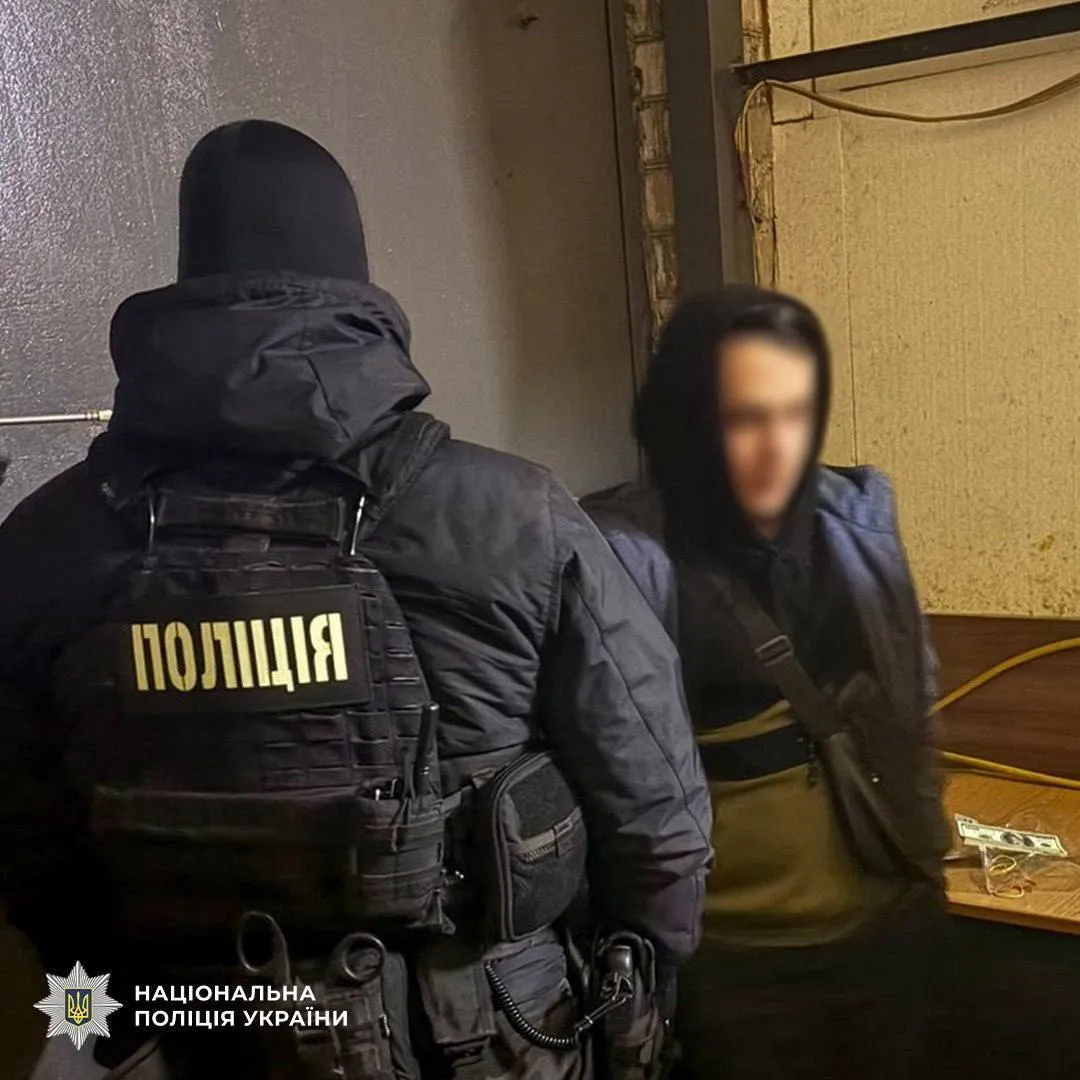 В Киеве отец с сыном организовали "бизнес" на уклонистах: получали по $15 тыс. с человека. Подробности и фото